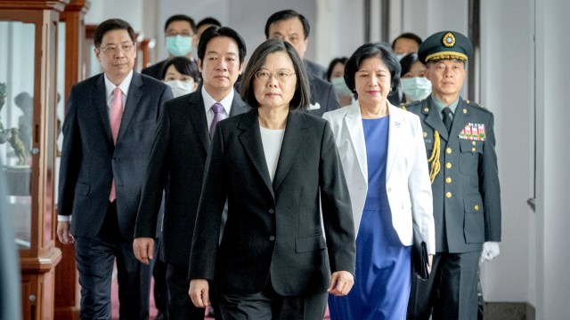 Presiden Taiwan Tsai Ing-wen saat hadir untuk menjalani pelantikan di Taipei, Taiwan, Rabu (20/5). Foto: Wang Yu Ching/Taiwan Presidential Office/Handout via REUTERS