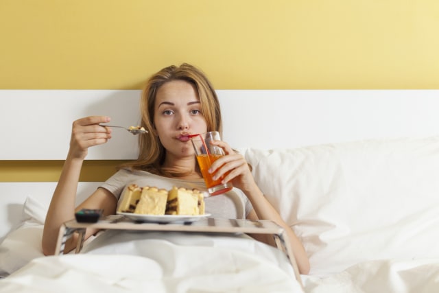 Ilustrasi makan berlebihan Foto: Shutter Stock
