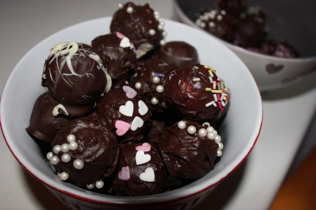 Ilustrasi bola-bola kurma. Foto: Pixabay