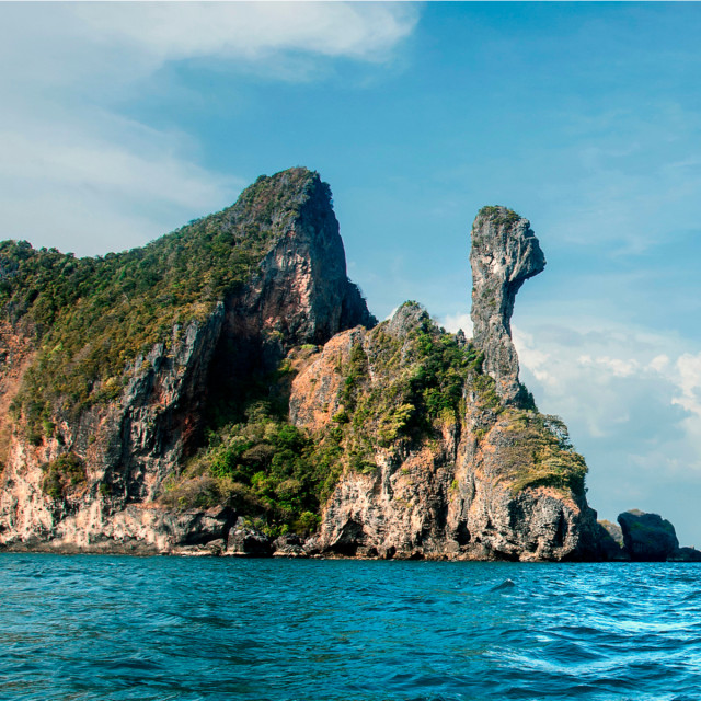 Pulau berbentuk menyerupai ayam di Thailand Foto: Shutter Stock