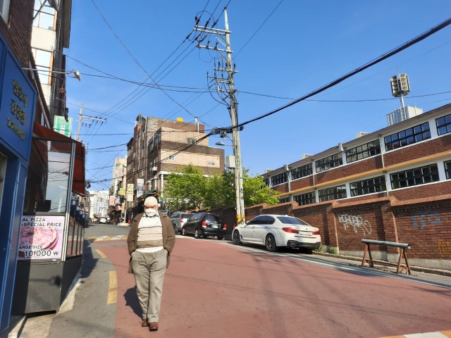 Suasana salah satu jalan di Itaewon. Foto: Khiththati/acehkini 