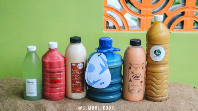 Minuman minuman dalam kemasan satu liter di Yogyakarta. Photo by @gembulfoodie