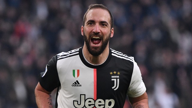 Gonzalo Higuain merayakan gol untuk Juventus ke gawang Cagliari pada Serie A 2019/20. Foto: AFP/Marco Bertorello
