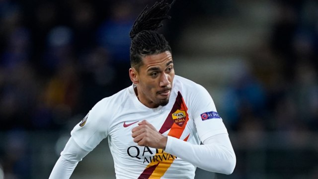 Chris Smalling bangga jadi pemain AS Roma. Foto: AFP/Kenzo Tribouillard