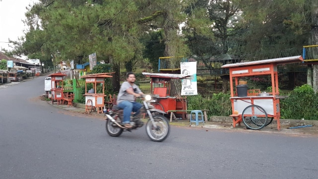 Suasana kawasan wisata lereng Merapi yang sepi. foto: jay