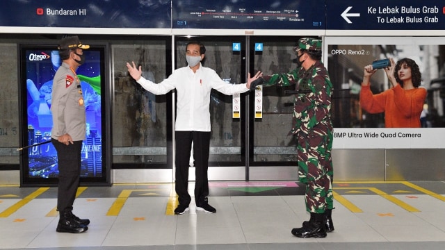 Jokowi di Stasiun MRT Bundaran HI. Foto: Dok. Agus Suparto
