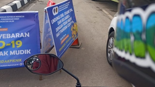 Pemudik dari Jakarta lolos lewati checkpoint pemeriksaan PSBB. Foto: Dok. Istimewa