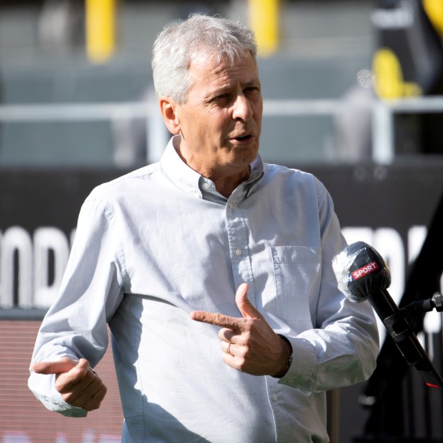 Pelatih Borussia Dortmund, Lucien Favre. Foto: Federico Gambarini/Pool via REUTERS