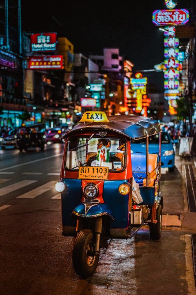 Transportasi umum Tuk-Tuk di Thailand Foto: Shutter Stock