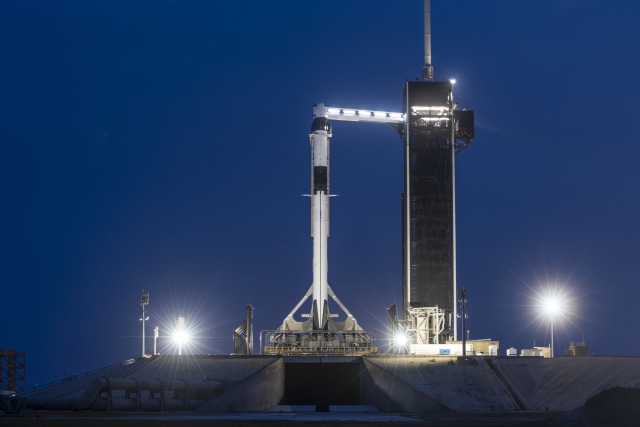 Roket Falcon 9 SpaceX dengan kapsul Crew Dragon. Foto: Dok. SpaceX