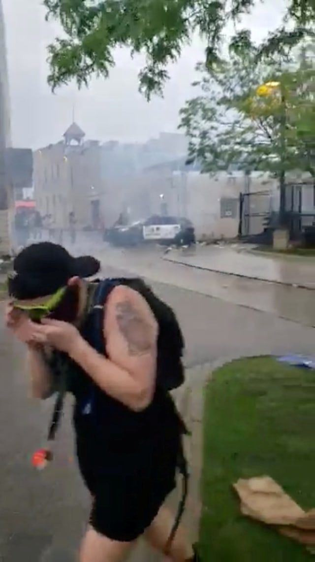 Bentrokan warga dengan polisi buntut pembunuhan pria kulit hitam di Minneapolis, AS. Foto: Andy Swenson via Reuters