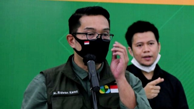 Gubernur Jawa Barat Ridwan Kamil saat mengumumkan 15 daerah di Jabar yang terapkan new normal. Foto: Dok. Pemprov Jabar