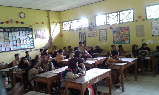 Ilustrasi, siswa dan siswi SD Negri Cangkring 2 saat sedang belajar di ruang kelas. (Foto: Bentar)
