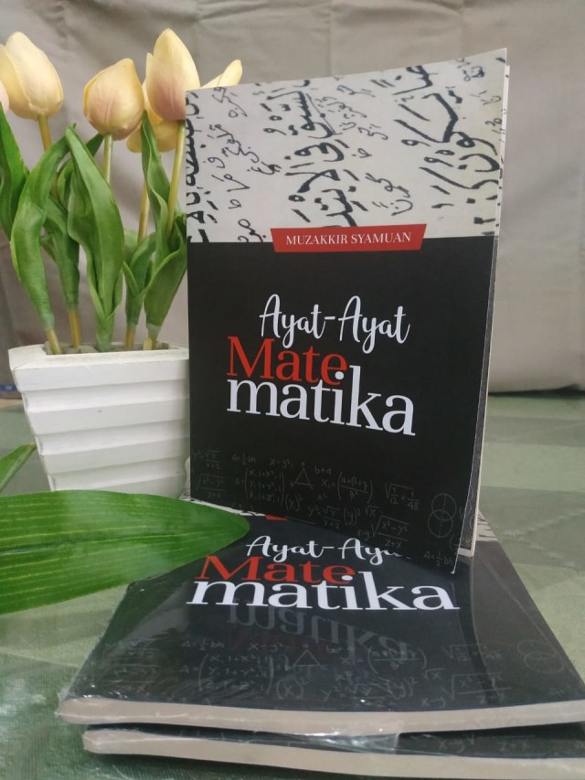Buku berjudul Ayat-ayat Matematika karya Muzakkir Syamaun guru MUQ Pidie, Aceh. Foto: Dok. Muzakkir 