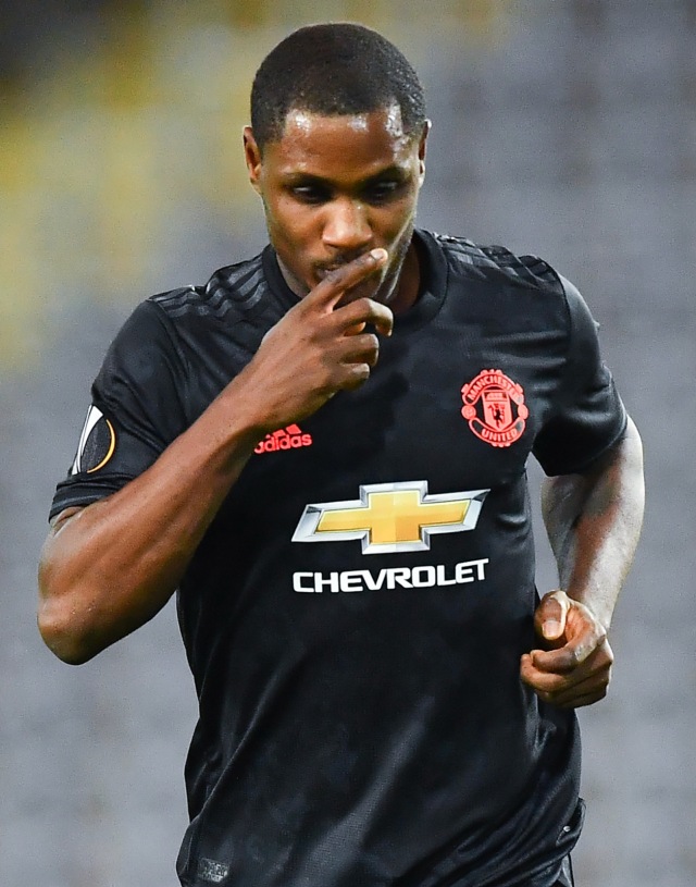 Selebrasi Odion Ighalo usai membobol gawang LASK Linz di Liga Europa 2019/20. Foto: AFP/Joe Klamar