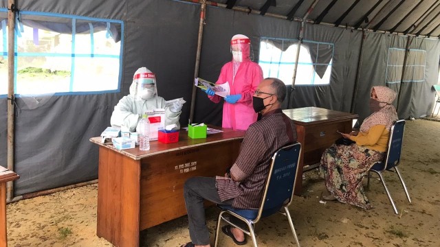 Rapid tes massal gratis yang digelar Tim Gugus Tugas Pencepatan Penangan COVID-19 Sultra. Foto: Dok Gugus Tugas Sultra. 