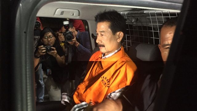 KPK Tahan Bupati Solok Muzni Zakaria. Foto: Muhammad Lutfan Darmawan/kumparan