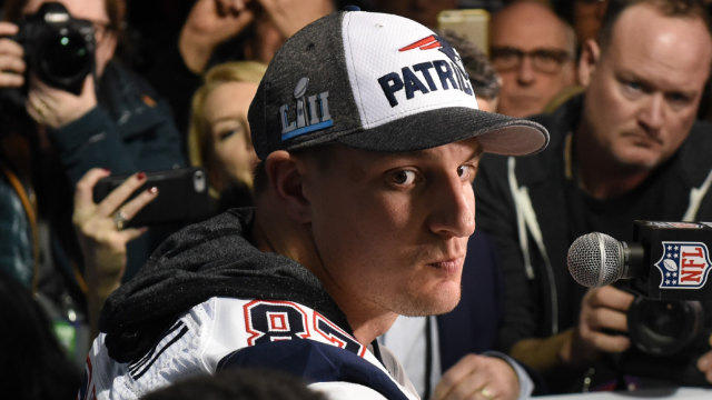 Rob Gronkowski dalam sebuah acara NFL Media Day pada 2018. Foto: AFP/Timothy A. Clary