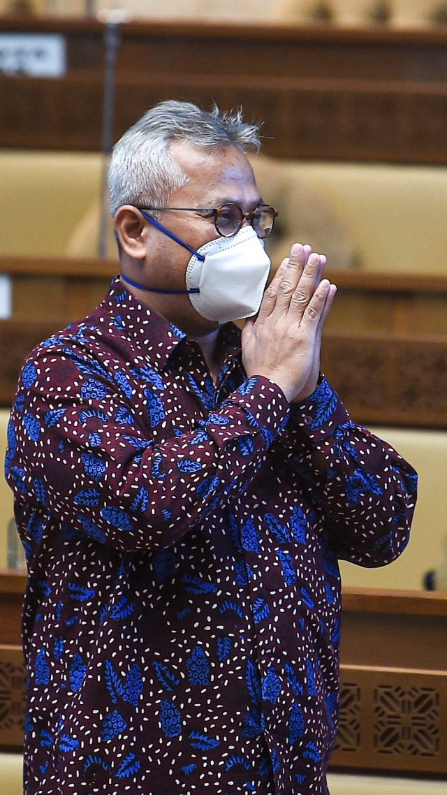 Ketua Komisi Pemilihan Umum (KPU) Arief Budiman bersiap mengikuti rapat dengar pendapat (RDP) dengan Komisi II DPR di Kompleks Parlemen, Senayan, Jakarta. Foto: ANTARA FOTO/Nova Wahyudi