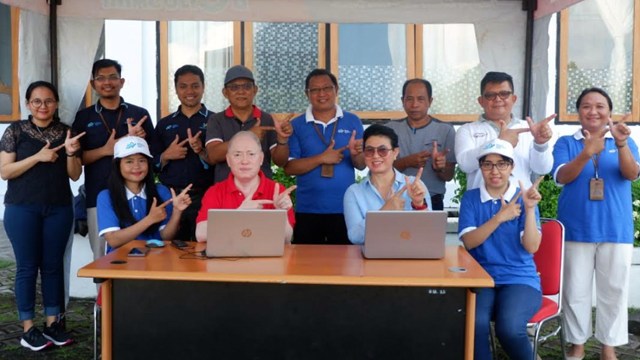 Bupati dan Wakil Bupati Sitaro, Evangelian Sasingen-John Palandung mensosialisasikan pelaksanaan Sensus Penduduk Online tahun 2020