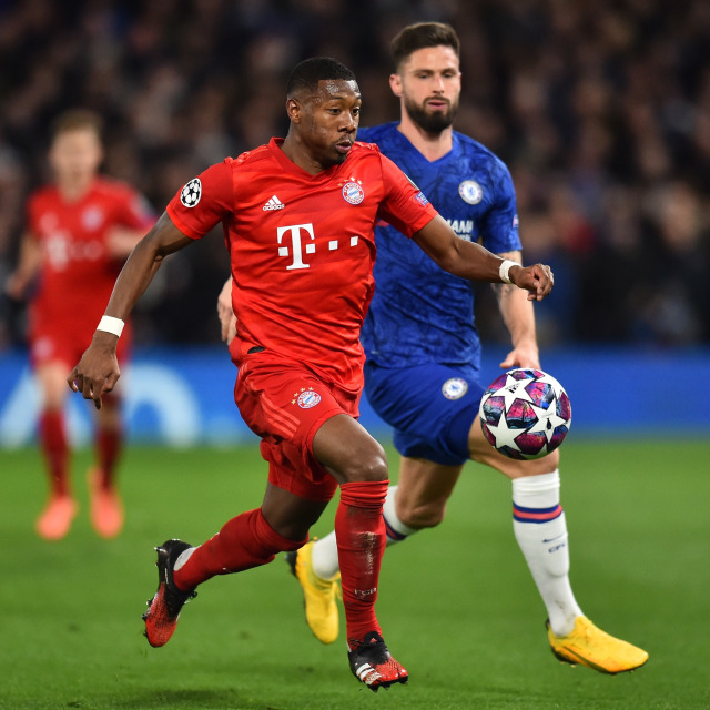 Aksi David Alaba saat melawan Chelsea di Liga Champions. Foto: GLYN KIRK/AFP