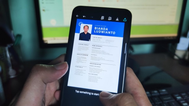 Bikin CV pakai HP di aplikasi Canva. Foto: Dok. kumparan