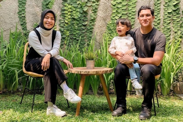 Tantri 'KOTAK' dan Keluarga. (Foto : instagram.com/tantrisyalindri)