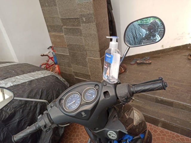 Ilustrasi Hand Sanitazer pada motor. Foto: dok. Muhammad Ikbal