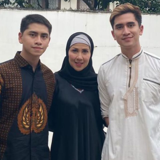 Venna Melinda berhijab. Foto: Instagram/ @vennamelindareal