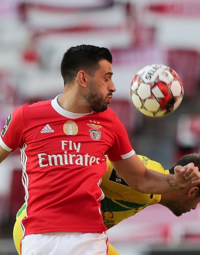 Gelandang Benfica, Pizzi, berlaga dalam laga melawan Tondela, Jumat (5/6/2020) dini hari WIB. Foto: Reuters/Pool