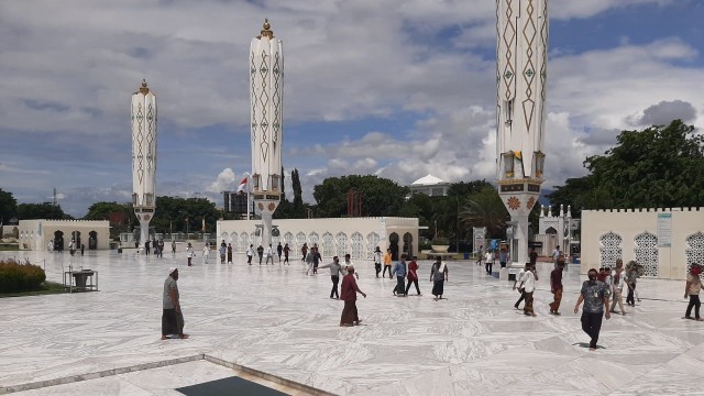 Suasana salat jumat di Masjid Raya Baiturrahman, Aceh.  Foto: Zuhri Noviandi/kumparan