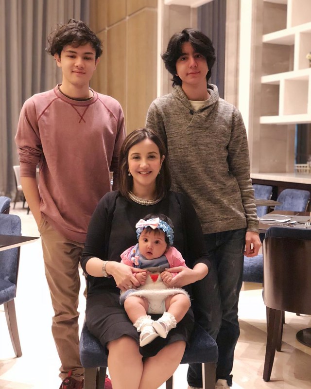 Andi Soraya dan anak-anaknya. Foto: Instagram/andisorayabeatrix