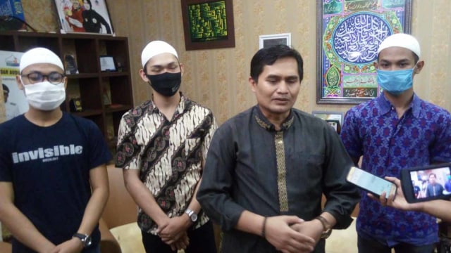 Wabup Bandung sambangi Ferdian Paleka memberi hadiah dan memberi tantangan. Foto: Dok. Istimewa