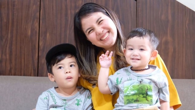 Tya Ariestya dan anak-anaknya. Foto: Instagram/ @tya_ariestya
