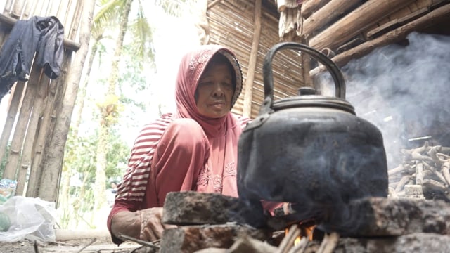 Seorang janda di Pandeglang, Banten tinggal di gubuk selama puluhan tahun. Foto: Dok. Istimewa 