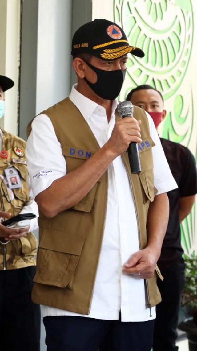 Ketua Gugus Tugas Percepatan Penanganan COVID-19 Doni Monardo melakukan kunjungan kerja ke Banjarmasin, Kalimantan Selatan, Minggu (7/6). Foto: BNPB