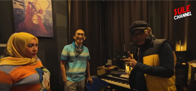 Melly Goeslaw, Anto Hoed dan Sule. (Foto : Youtube Chanel Sule)
