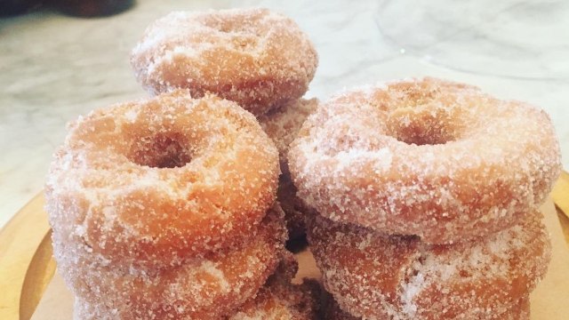 Donat gula yang digoreng dengan lemak sapi (Foto: Instagram/@whitegoldbutchers)