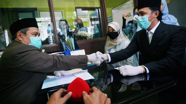 Ilustrasi akad nikah di KUA saat pandemi corona. Foto: Irfan Adi Saputra/kumparan