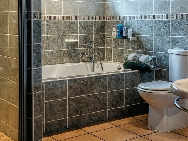 Ilustrasi kamar mandi hotel. Dok: Pixabay.