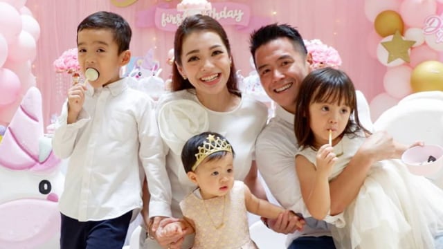Maya Septha bersama keluarganya. Foto: Instagram / @mayaseptha7