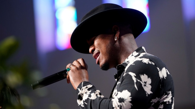 Ne-Yo tampil di pemakaman George Floyd di Houston. Foto: Godofredo A. Vasquez/REUTERS