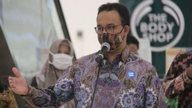 Gubernur DKI Jakarta Anies Baswedan memberikan sambutan saat menghadiri undangan simulasi pembukaan mal di Emporium Pluit Mall, Jakarta Utara. Foto: Pemprov DKI Jakarta