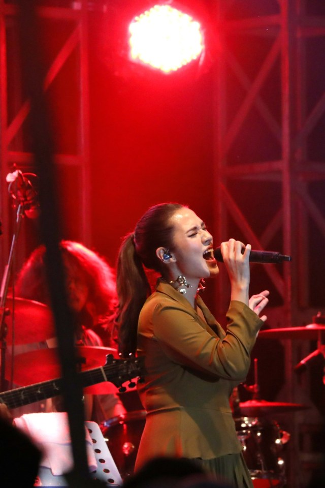 Penampilan Raisa di JGTC Universitas Indonesia, Depok, Minggu (24/11).  Foto: Nugroho Sejati/kumparan 