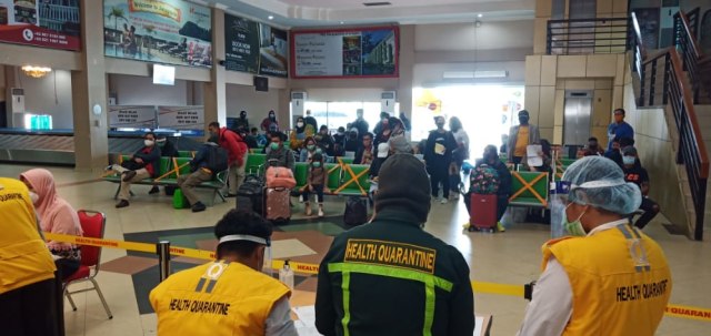 Situasi ruang tunggu di Bandara Sentani, Kabupaten Jayapura. 