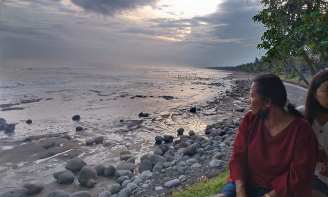 Pemandangan saat senja di Pantai Yehleh, Jembrana, Bali - ISt