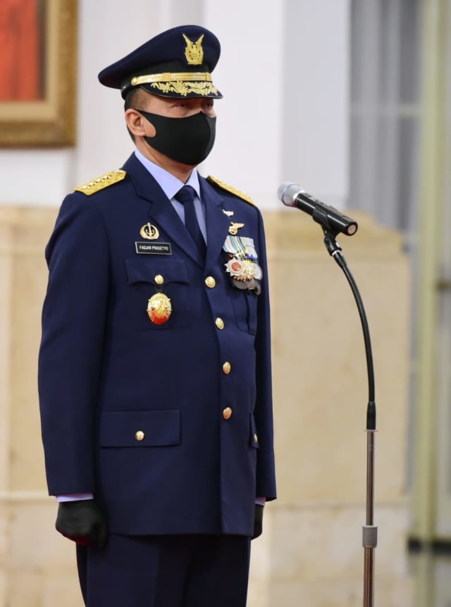 Marsekal TNI Fadjar Prasetyo bersiap dilantik sebagai Kepala Staf Angkatan Udara (KSAU) di Istana Negara, Jakarta. Foto: Dok. Lukas-Biro Pers Sekretariat Presiden