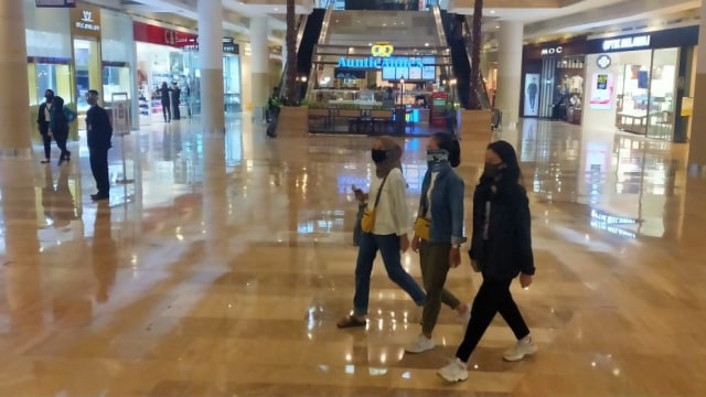 Suasana Mal Pejaten Village, Senin (15/6).  Foto: Pejaten Village