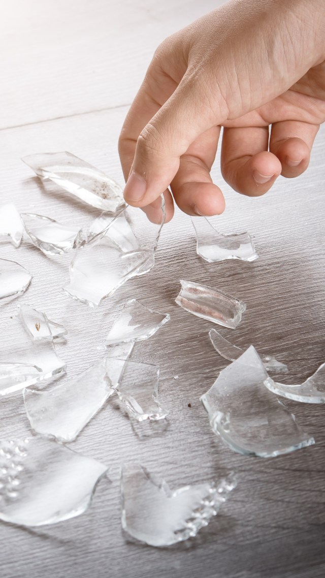 Ilustrasi sampah kaca. Foto: Shutterstock