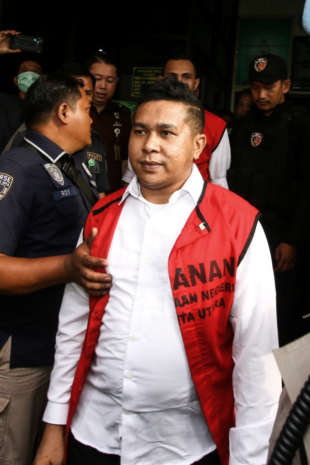 Terdakwa kasus penyiraman air keras kepada penyidik KPK Novel Baswedan, Rahmat Kadir Mahulette menjalani sidang dakwaan di PN Jakarta Utara, Kamis (19/3). Foto: ANTARA FOTO/Rivan Awal Lingga